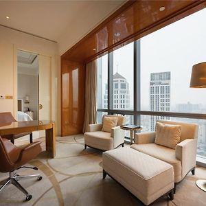 Four Seasons Room Queen